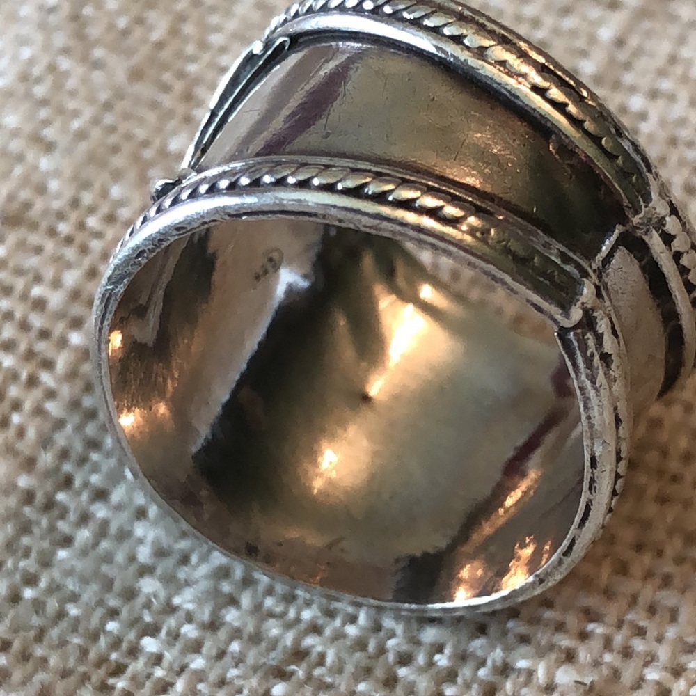 Vintage Balinese Sterling Silver and Garnet ring size 6.5 - Picture 6 of 9